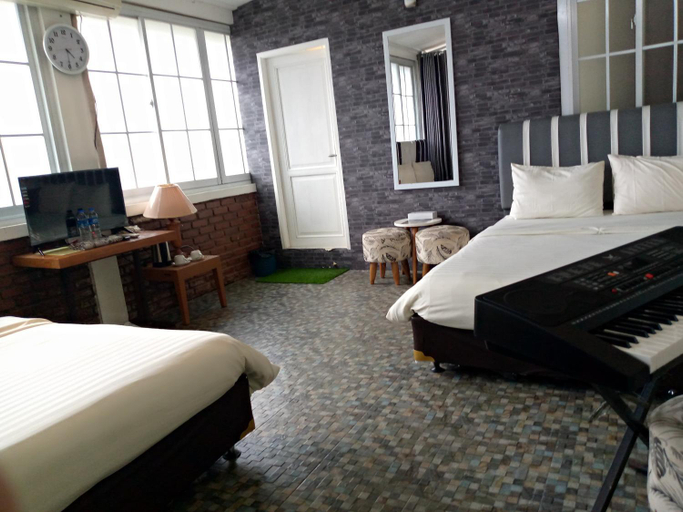 Others 3, Villa Ambarwati, Cianjur