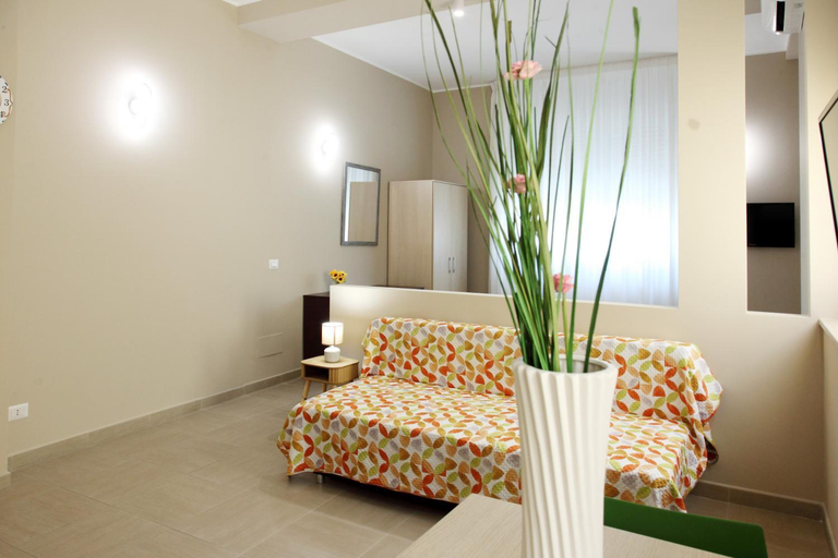 Bedroom 2, Green Wave, Bari