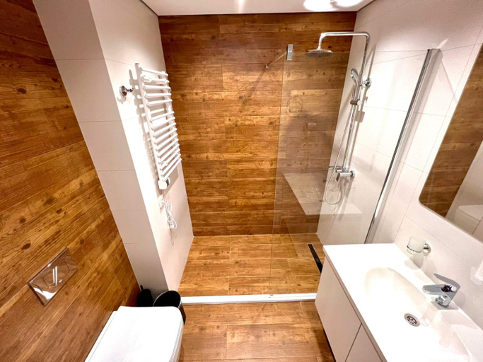 Bathroom 2, GQ Luxe Apartments In Alliance Palace, Batumi