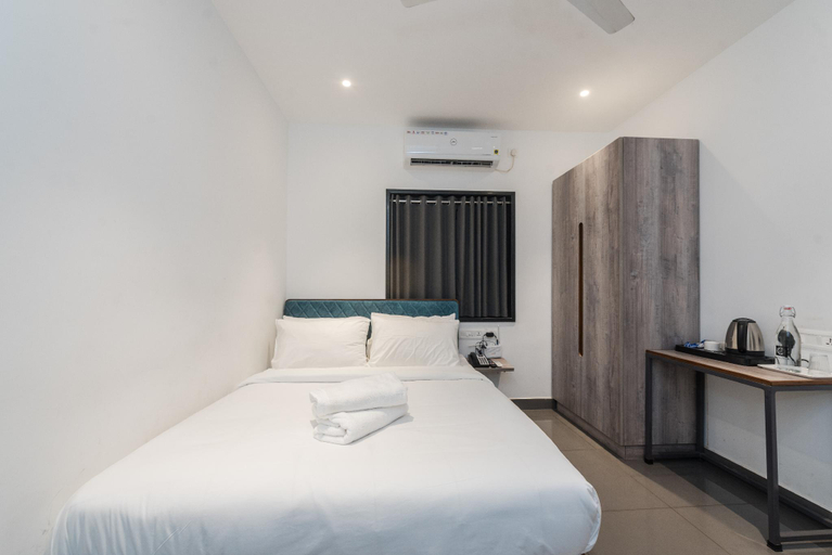 Bedroom 2, Shoolin Palace, Dakshina Kannada