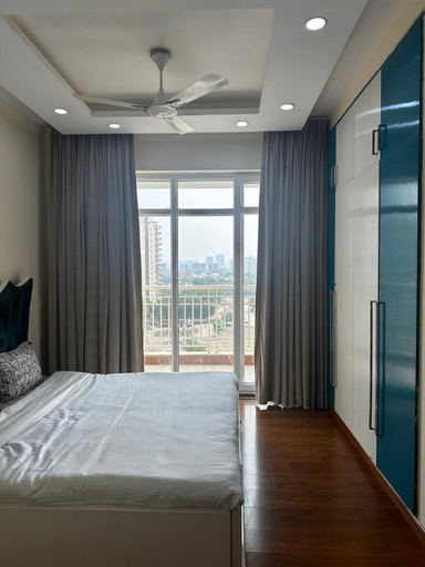5, Luxurious Gurugram Apartment for Rent - Entire House With City & Garden Views, Gurgaon