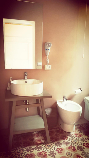 Bathroom 3, Visitsicilia Donn'Anna, Trapani