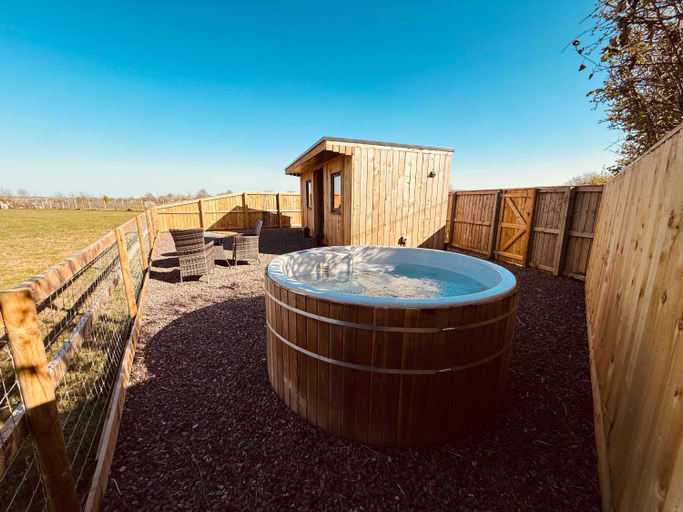 Sport & Beauty, Maylands Farm Glamping Pod, Wiltshire