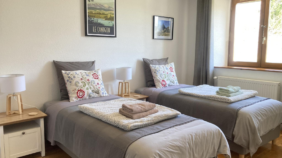 Bedroom 2, Les Deux Chevaux Chambres d’Hôtes, Aude