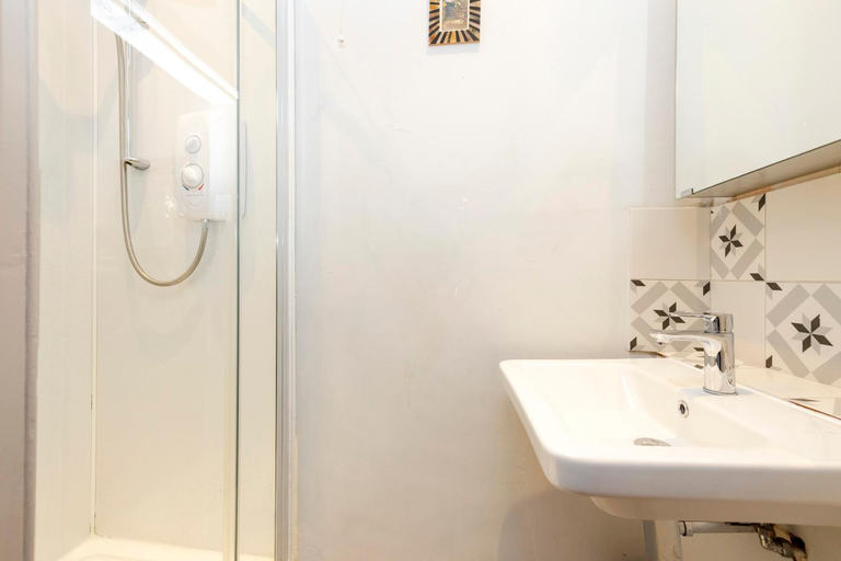 Bathroom 4, JOIVY Royal Mile View, Edinburgh