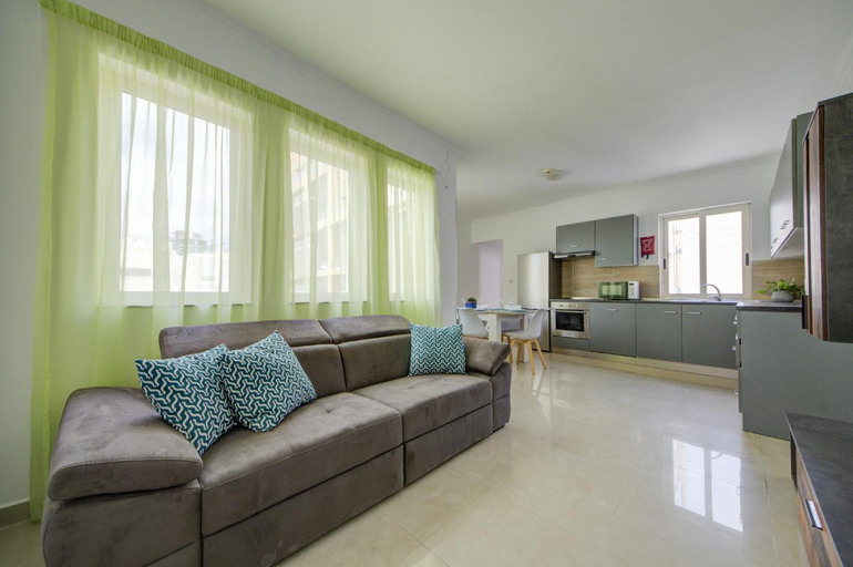 Others 5, St Julian's Unique 3-bedroom Apartments and Penthouse with Jacuzzi, St Julian's
