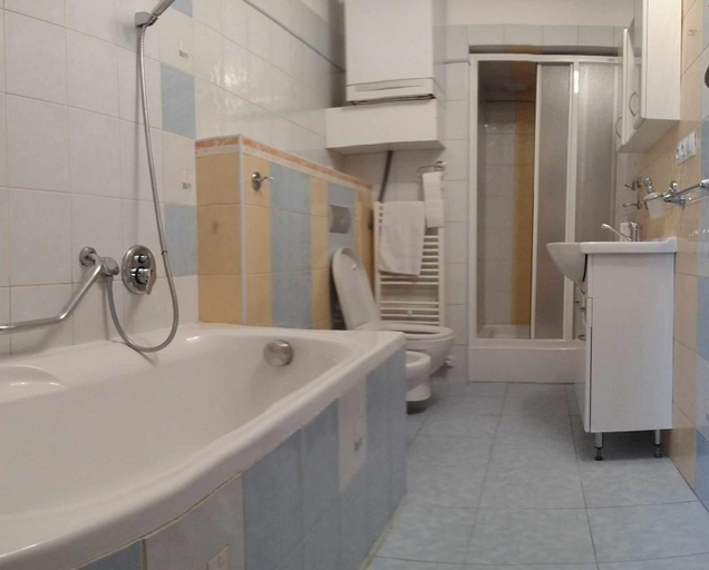 Bathroom, Penzion Zlaty Dukat, Zvolen