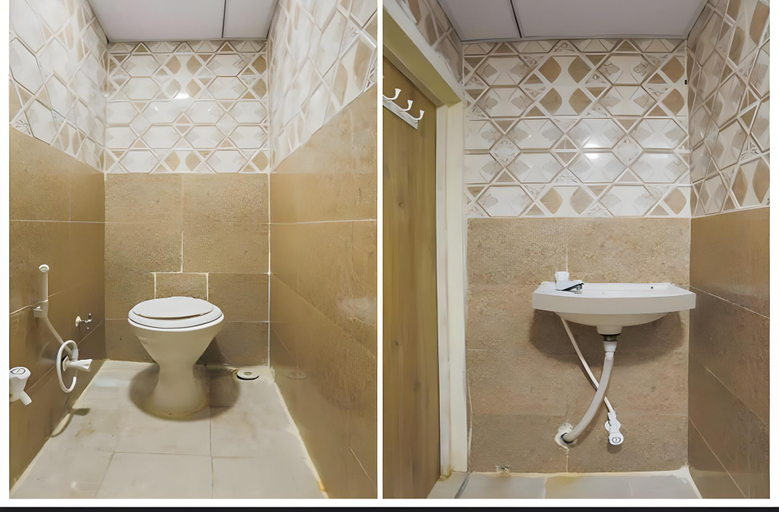 Bathroom, Dormitory & PG Ibis, Surat
