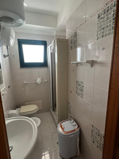 Bathroom 2, Otranto Medali apartments, Lecce