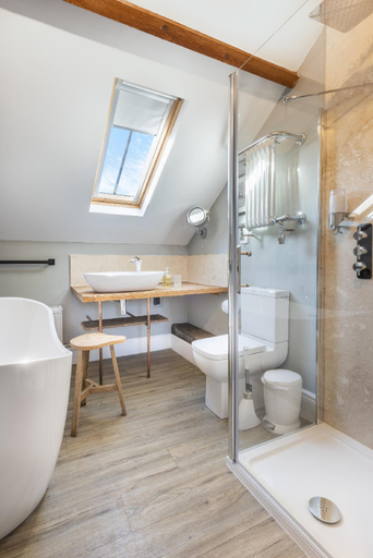 Bathroom 3, The Royal George, Devon