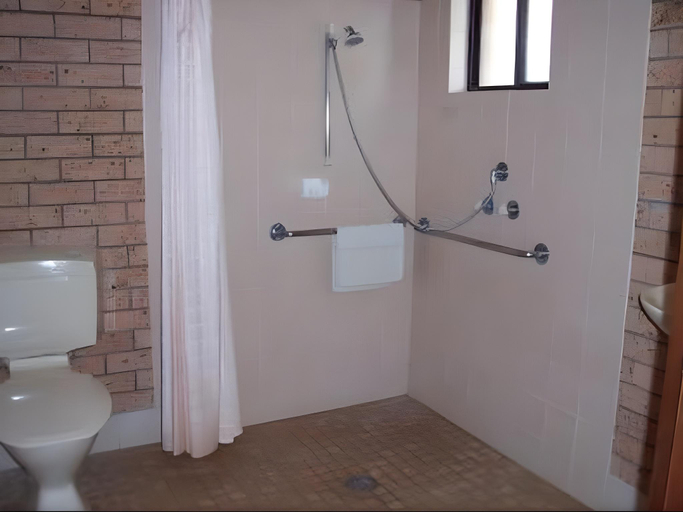 Bathroom 3, Three Ways Motel, Gilgandra