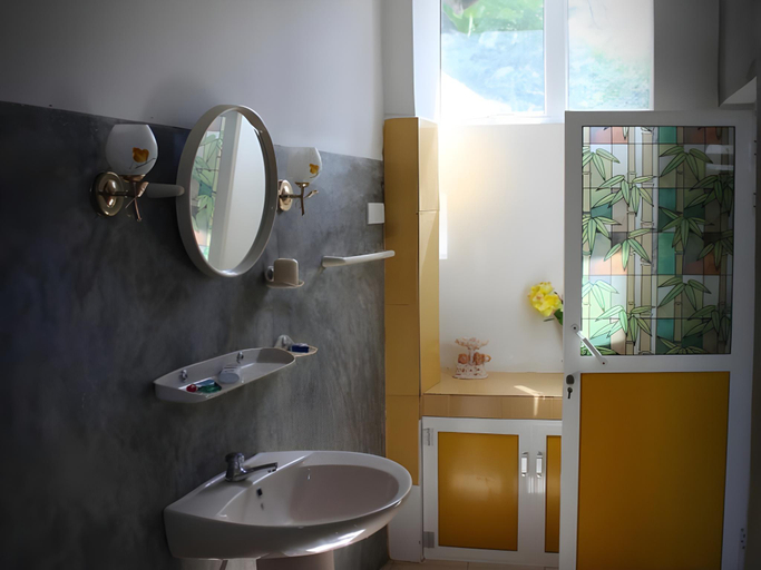 Bathroom 2, Singha Holidays Mirissa Hotel, Weligama