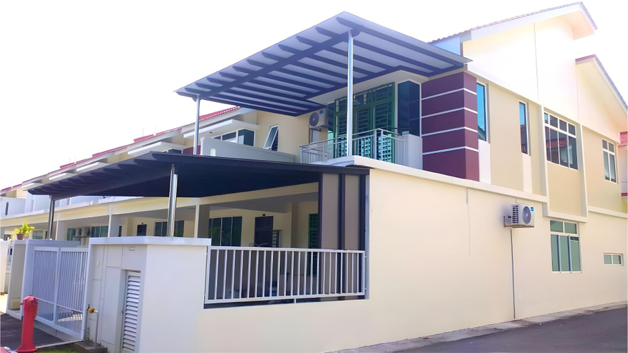 Exterior & Views