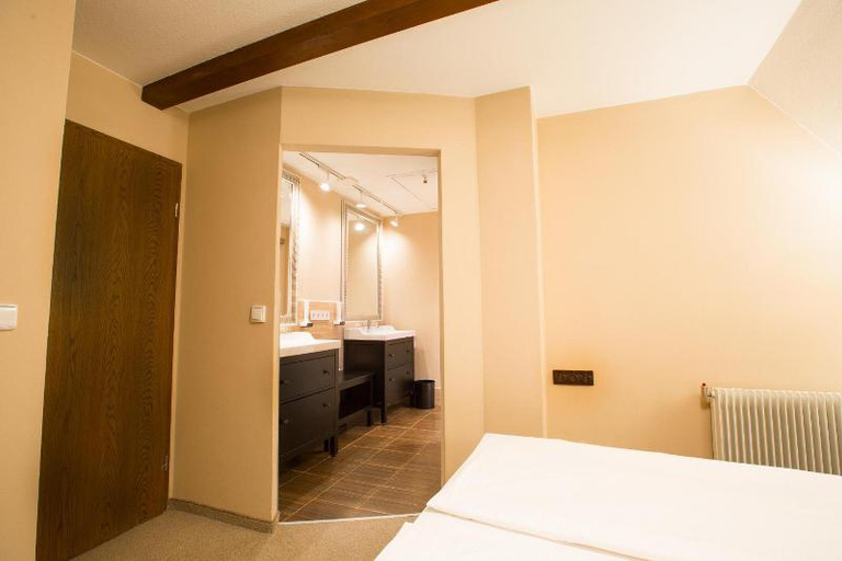 Bedroom 3, Burghotel Nurnberg, Nürnberg