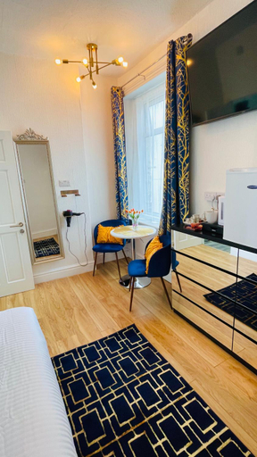 4, Double Room with Private Bathroom 16 Havelock Street - 6, Blackpool