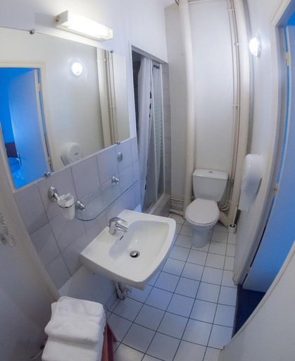 Bathroom 3, Hotel Gambetta Reims, Marne