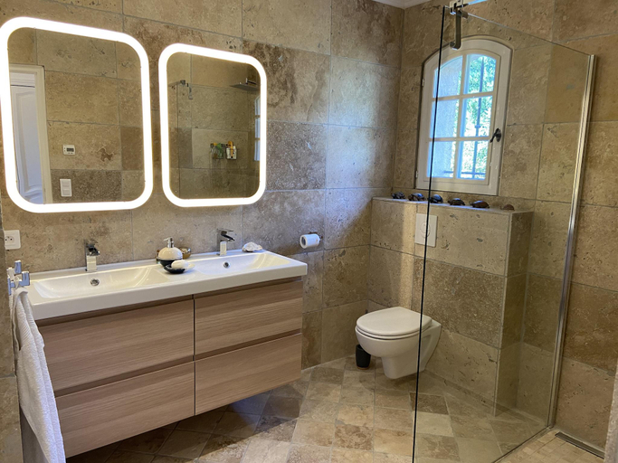 Bathroom 4, Holiday Home in Lorgues with Pool, Var