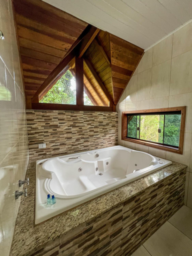 Bathroom 3, Chales Elliotti, Camanducaia
