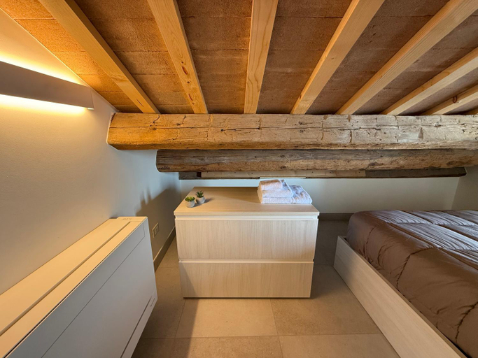 Others 5, Iris House, Venezia