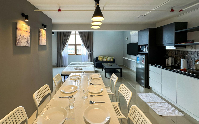 Food & Drinks 4, Pinnacle Kelana Jaya by Airhost, Petaling Jaya