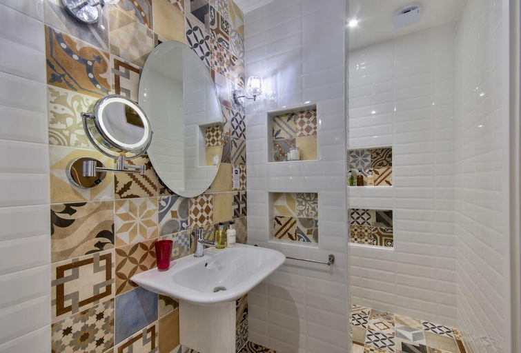 Bathroom 2, Julesy's BnB