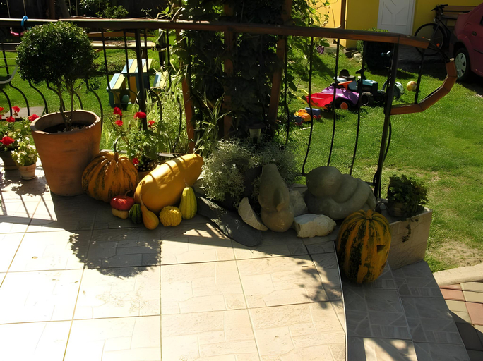 Others 3, Pensiunea Soare si Luna, Praid