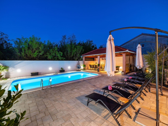 Sport & Beauty, Luxurious Villa in Dalmatia near Sea, Nin