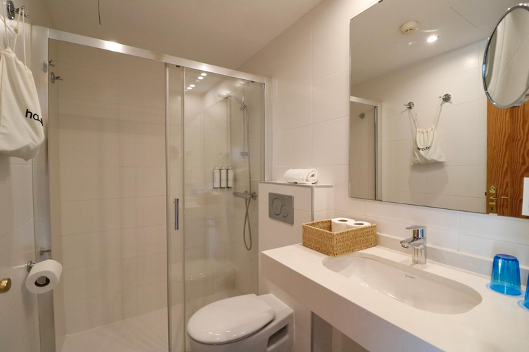 Bathroom 5, Bonavida Apartments, Baleares