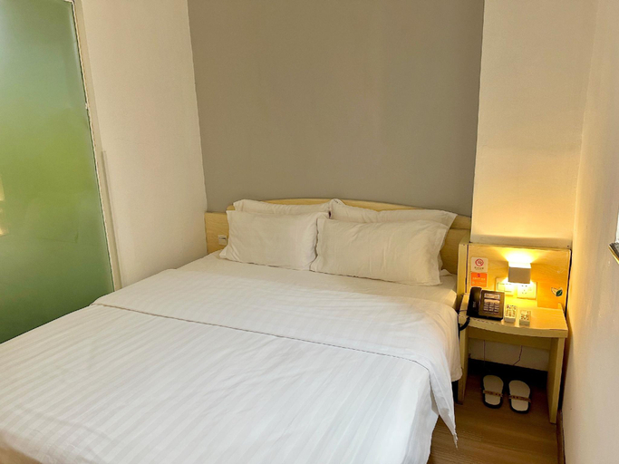 Bedroom 2, 7 Days Inn Guangzhou Zoo Huanghuagang Metro Station, Guangzhou