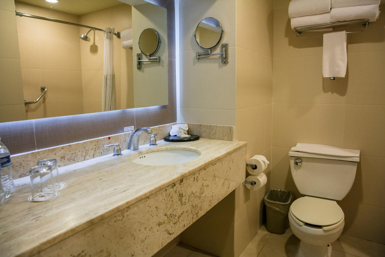 Bathroom 5, Binniguenda Huatulco & Beach Club, Dist. Pochutla