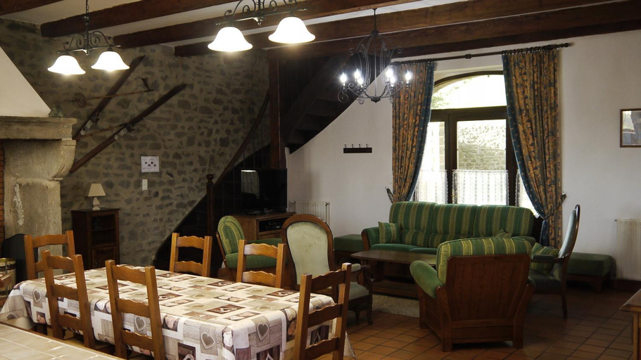 Others 5, Chambres d’hôtes au Château de Vernières, Cantal