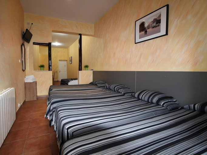 Bedroom 4, Hostal Alaska, Madrid