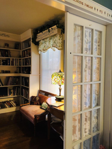 Others, Princess Anne Book Lovers Inn, Somerset