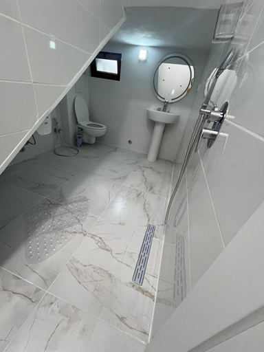 Bathroom 3, Studio Rooms Moncherie