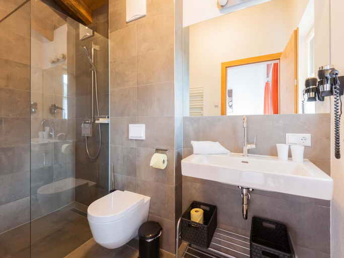 Bathroom 3, Chalet in Niedernsill near Ski Slopes, Zell am See