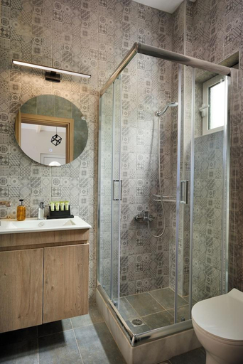 Bathroom 5, Irene Studios, Central Greece