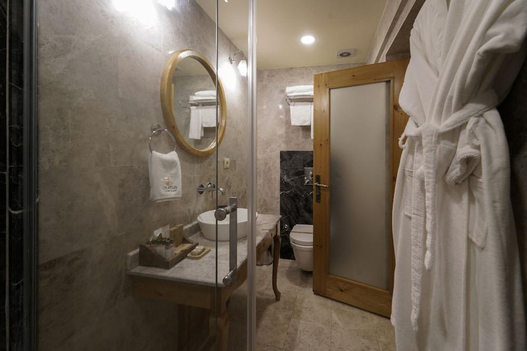 Bathroom 5, Cratus Stone Palace , Nevşehir