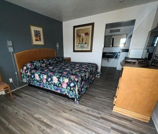 Bedroom 3, Nights Inn, Sevier