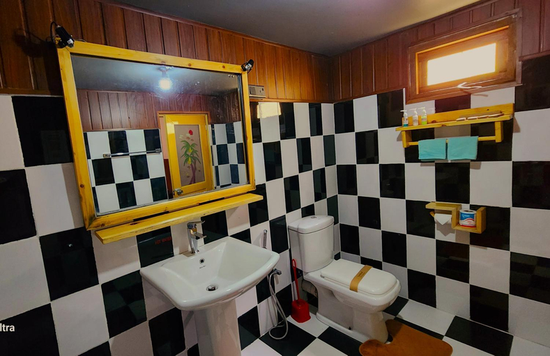 Bathroom 2, Rainbow Sky Cottage, Ella