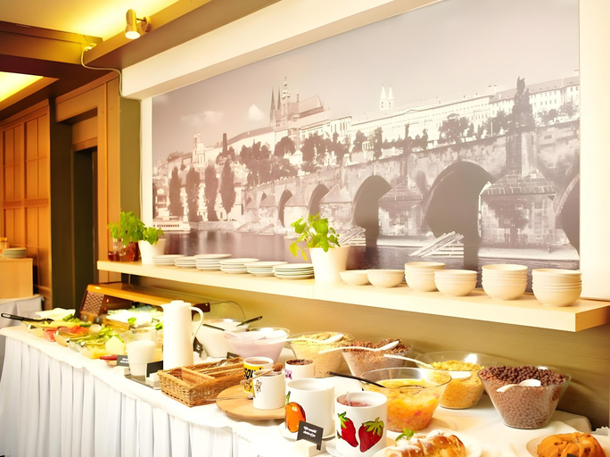 Food & Drinks 5, Charles Central, Praha 7