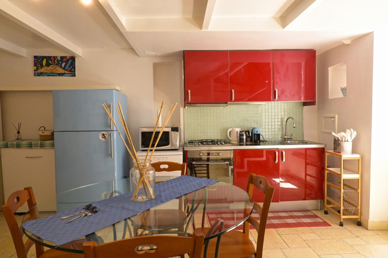 Others 5, Casa Mya, Napoli