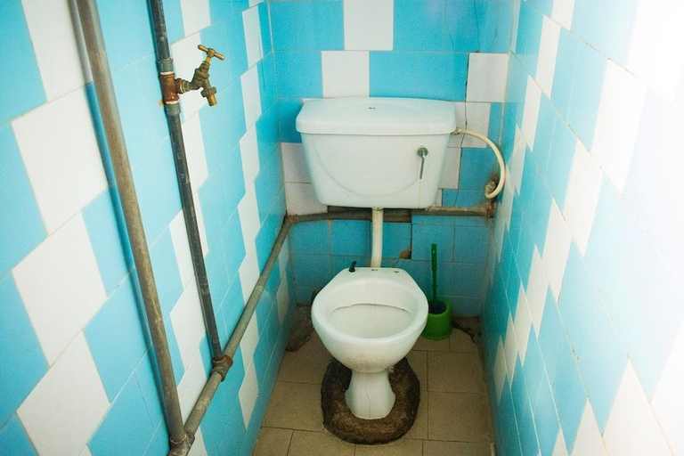 Bathroom 3, Amenze Guest House, Kosofe