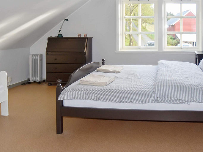 Bedroom 2, 4 Star Holiday Home in Masfjordnes, Masfjorden