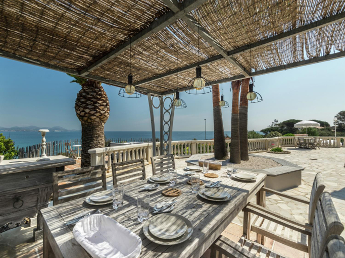 Food & Drinks, Luxury Villa with Jacuzzi in Les Issambres, Var