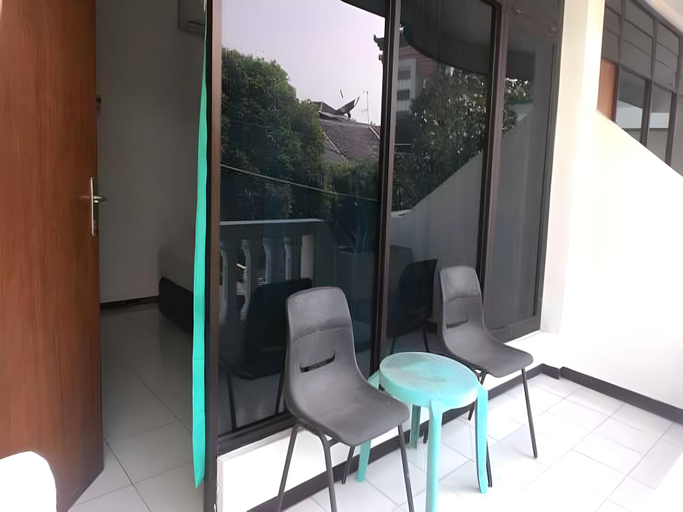 Others 2, Henny Executive Homestay, Surabaya