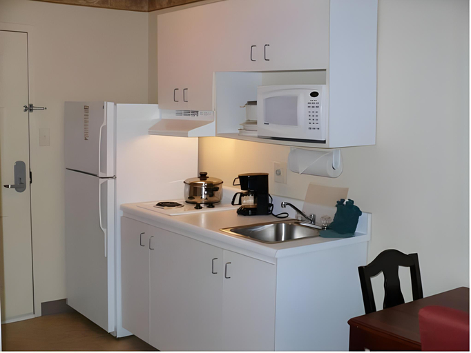Others 5, InTown Suites Bowling Green, Warren