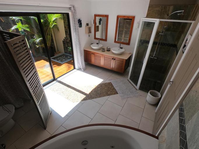 Bathroom 2, SWEET ISLAND logement petit dejeuner inclus, Black River