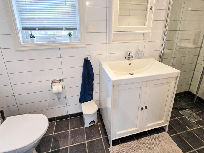 Bathroom 3, person holiday home in Bud, Fræna