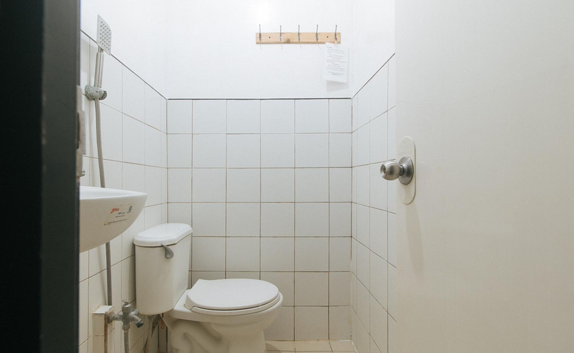 Bathroom 4, Reddoorz @ Boondocks Cabins Resort, San Fernando City