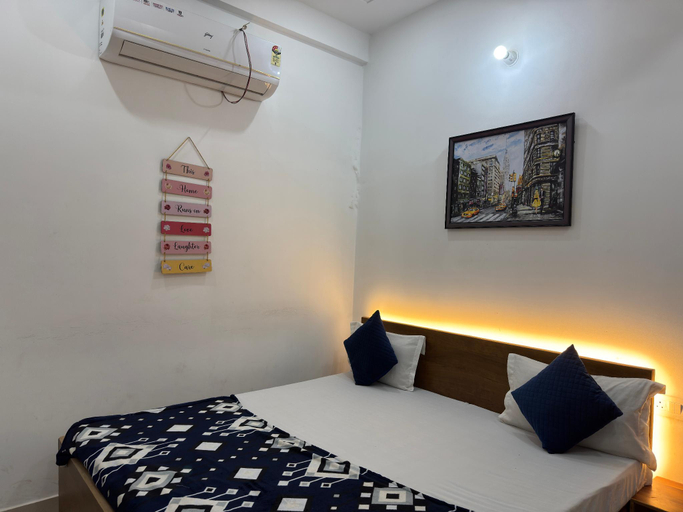 Bedroom 2, Shree Radha Vallabh Palace, Mathura